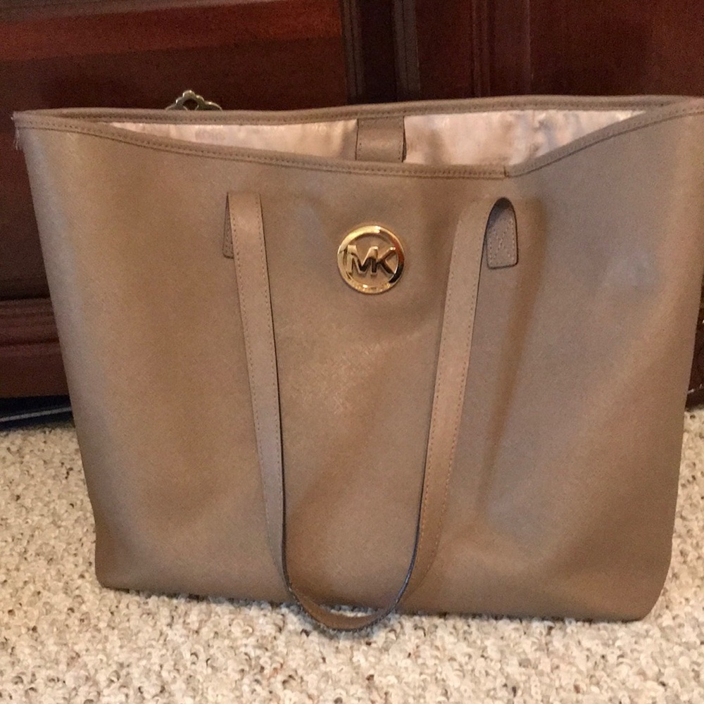 EUC AUTHENTIC Michael Kors Large purse